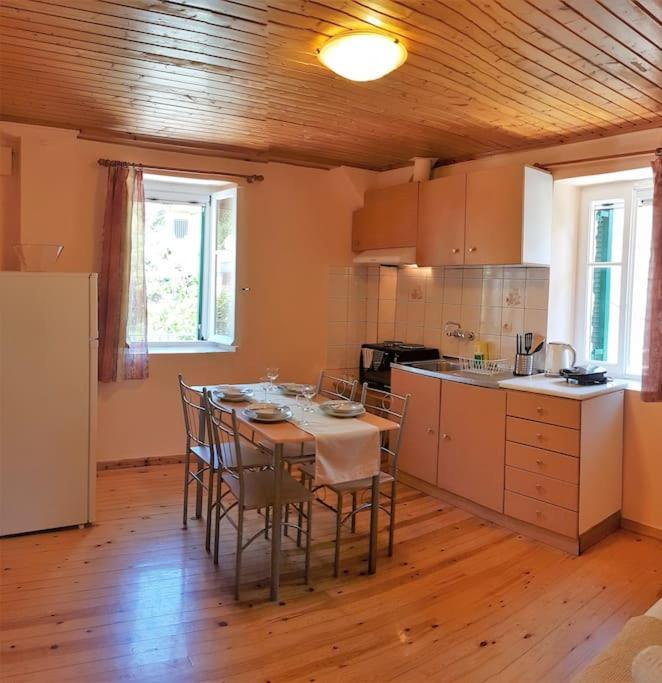 Karydia Apartments 4 Pers Λαζαράτα Εξωτερικό φωτογραφία